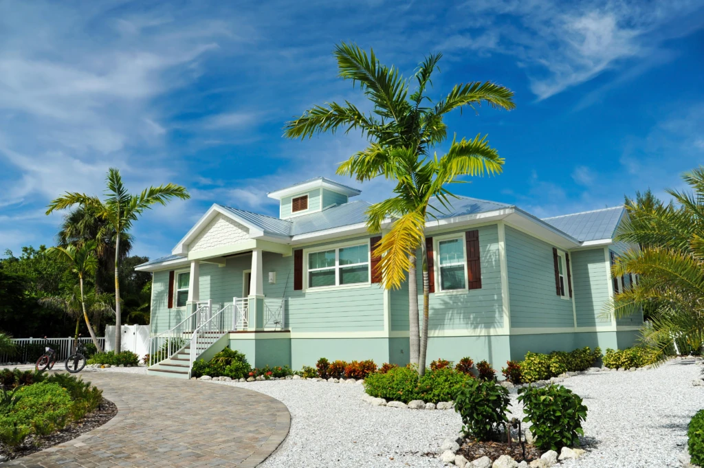  Should You Replace Your Vinyl Siding to Sell Your Tampa Bay Home